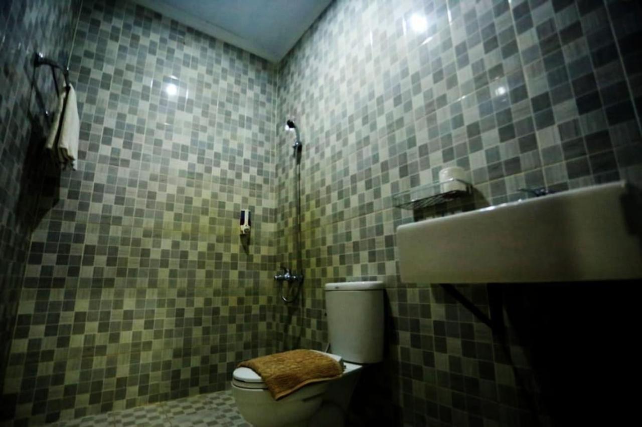 Urbanview Hotel Mulia Indah Palopo ภายนอก รูปภาพ