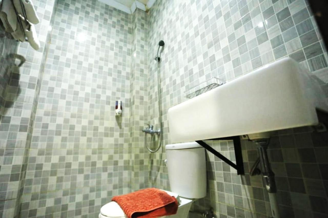 Urbanview Hotel Mulia Indah Palopo ภายนอก รูปภาพ