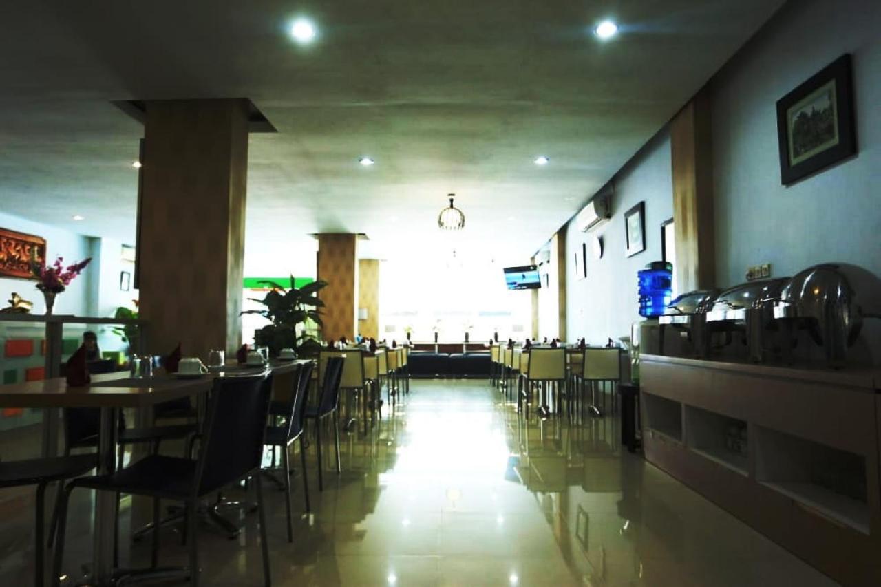 Urbanview Hotel Mulia Indah Palopo ภายนอก รูปภาพ