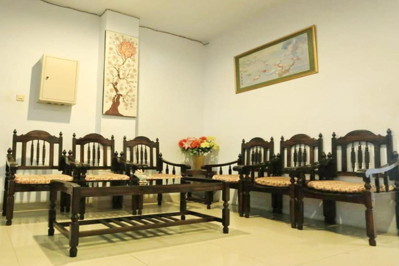 Urbanview Hotel Mulia Indah Palopo ภายนอก รูปภาพ