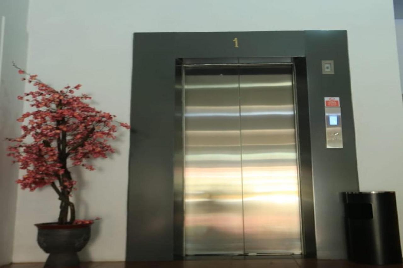 Urbanview Hotel Mulia Indah Palopo ภายนอก รูปภาพ