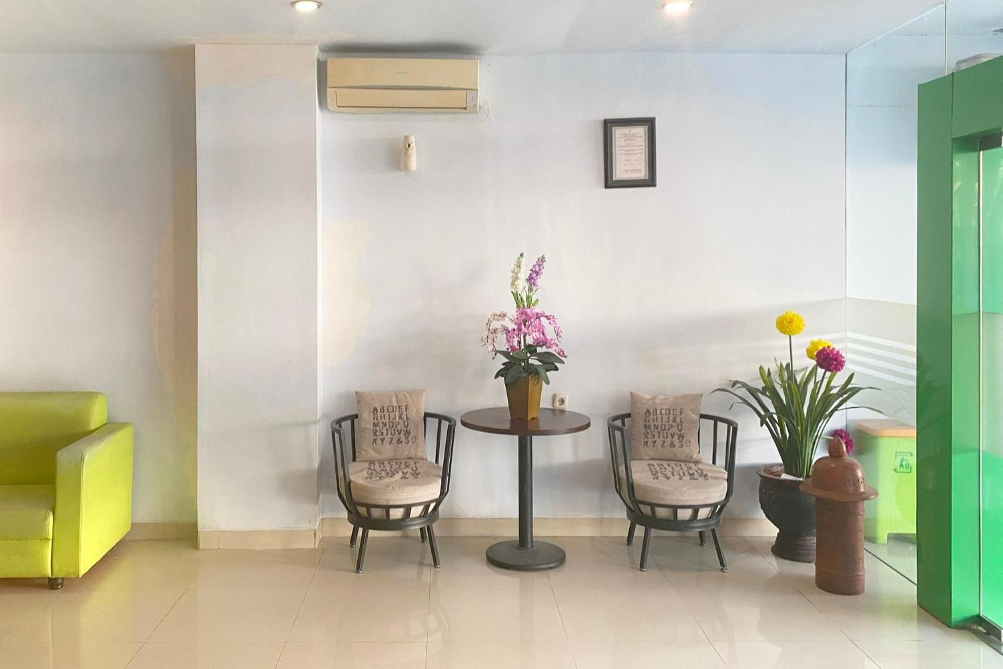 Urbanview Hotel Mulia Indah Palopo ภายนอก รูปภาพ