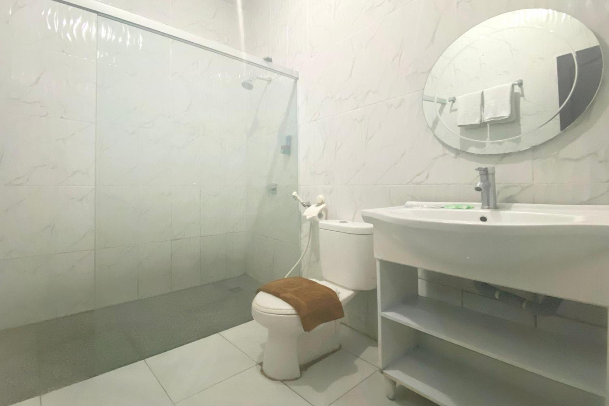 Urbanview Hotel Mulia Indah Palopo ภายนอก รูปภาพ